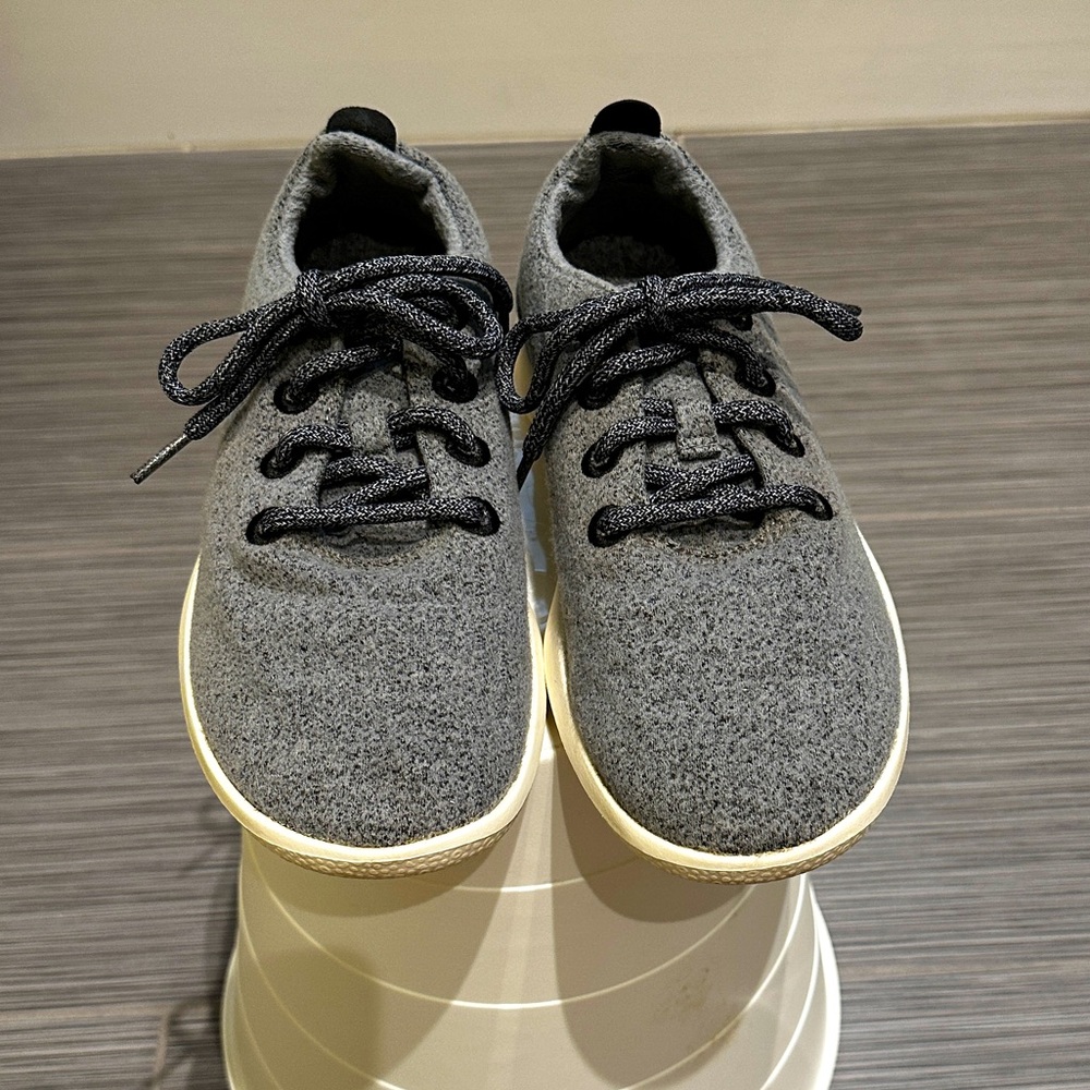 Warm up for winter! Allbirds Wool Sneakers Women’s size 9 Grey